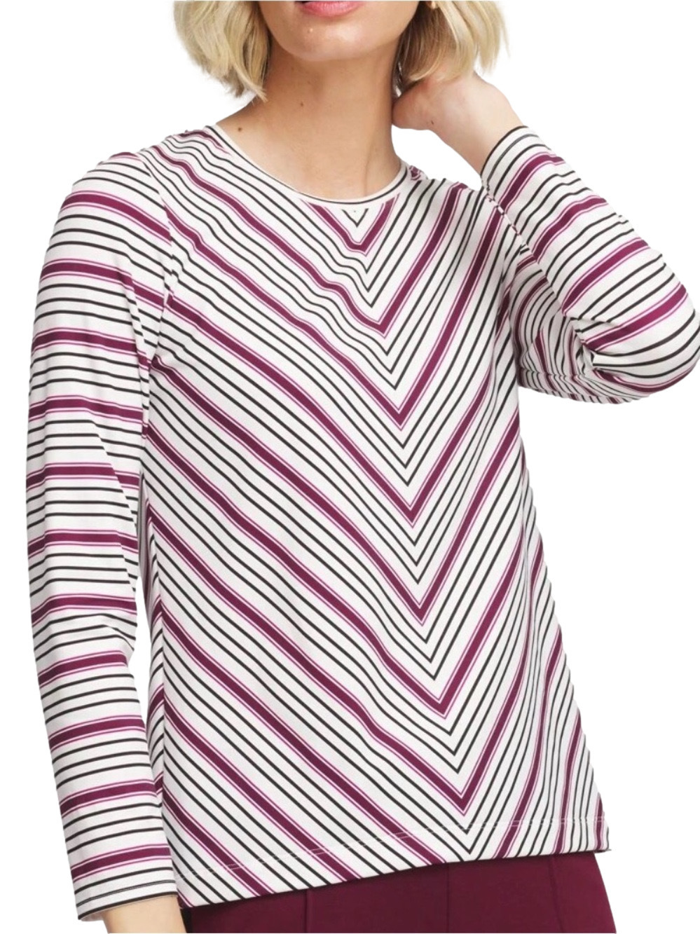 30. NWT WOMENS CHICO’S ZENERGY 1/M DETAIL TOP